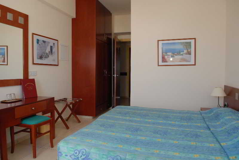 Iris Beach Hotel Протарас Екстериор снимка