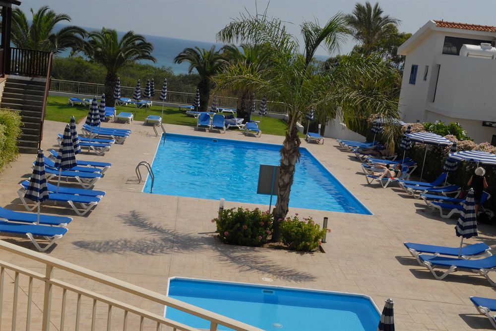 Iris Beach Hotel Протарас Екстериор снимка