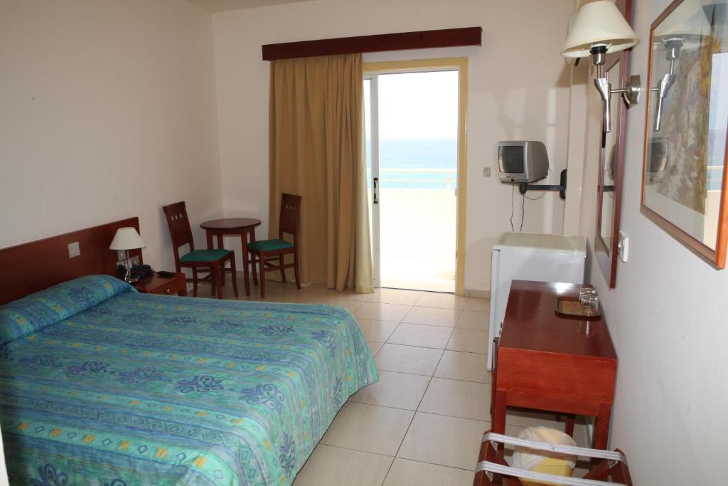 Iris Beach Hotel Протарас Стая снимка