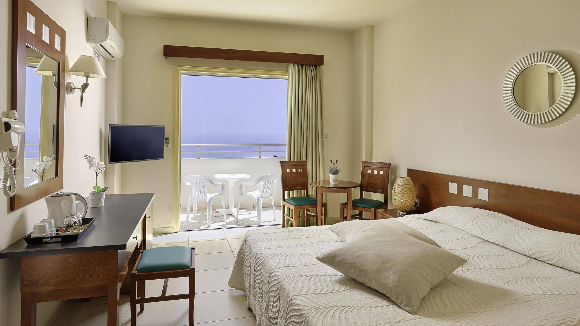 Iris Beach Hotel Протарас Екстериор снимка