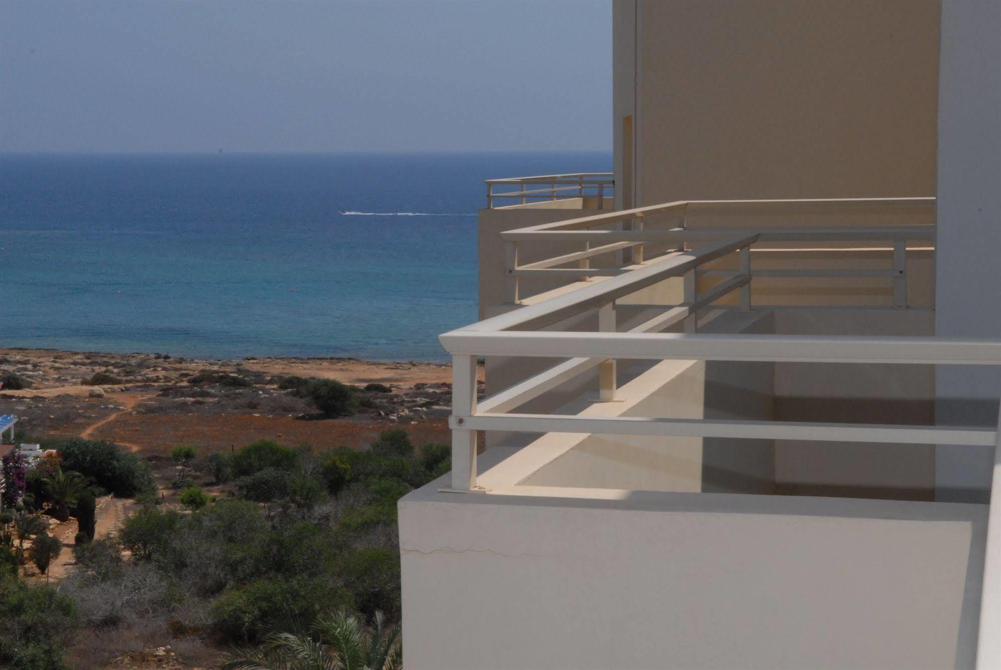 Iris Beach Hotel Протарас Екстериор снимка