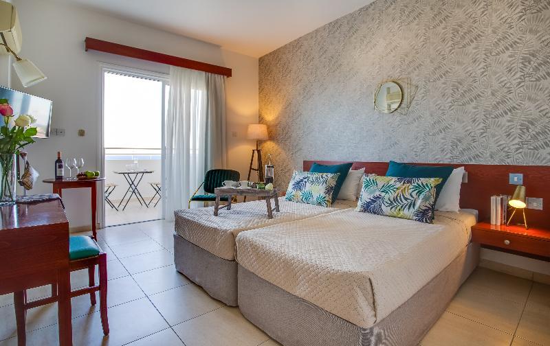 Iris Beach Hotel Протарас Екстериор снимка