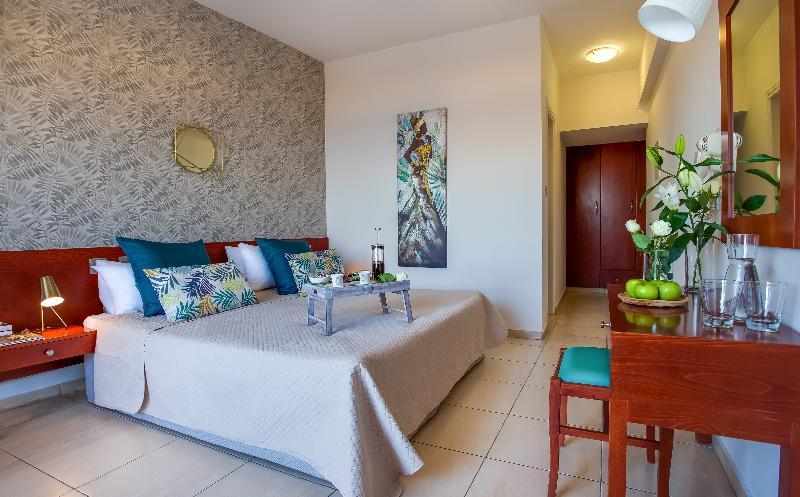 Iris Beach Hotel Протарас Екстериор снимка